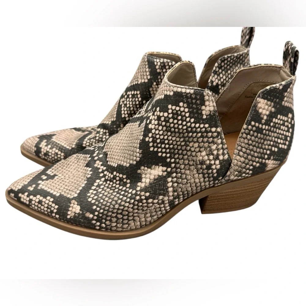 UNIVERSAL THREAD CARI GRAY SNAKE PRINT CUT OUT ANKLE BOOTIES BOOTS WOMENS SZ 7